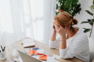Lire la suite à propos de l’article Le Stress au travail et alimentation : Comment une bonne alimentation aide à gérer le stress et à améliorer le bien-être au travail